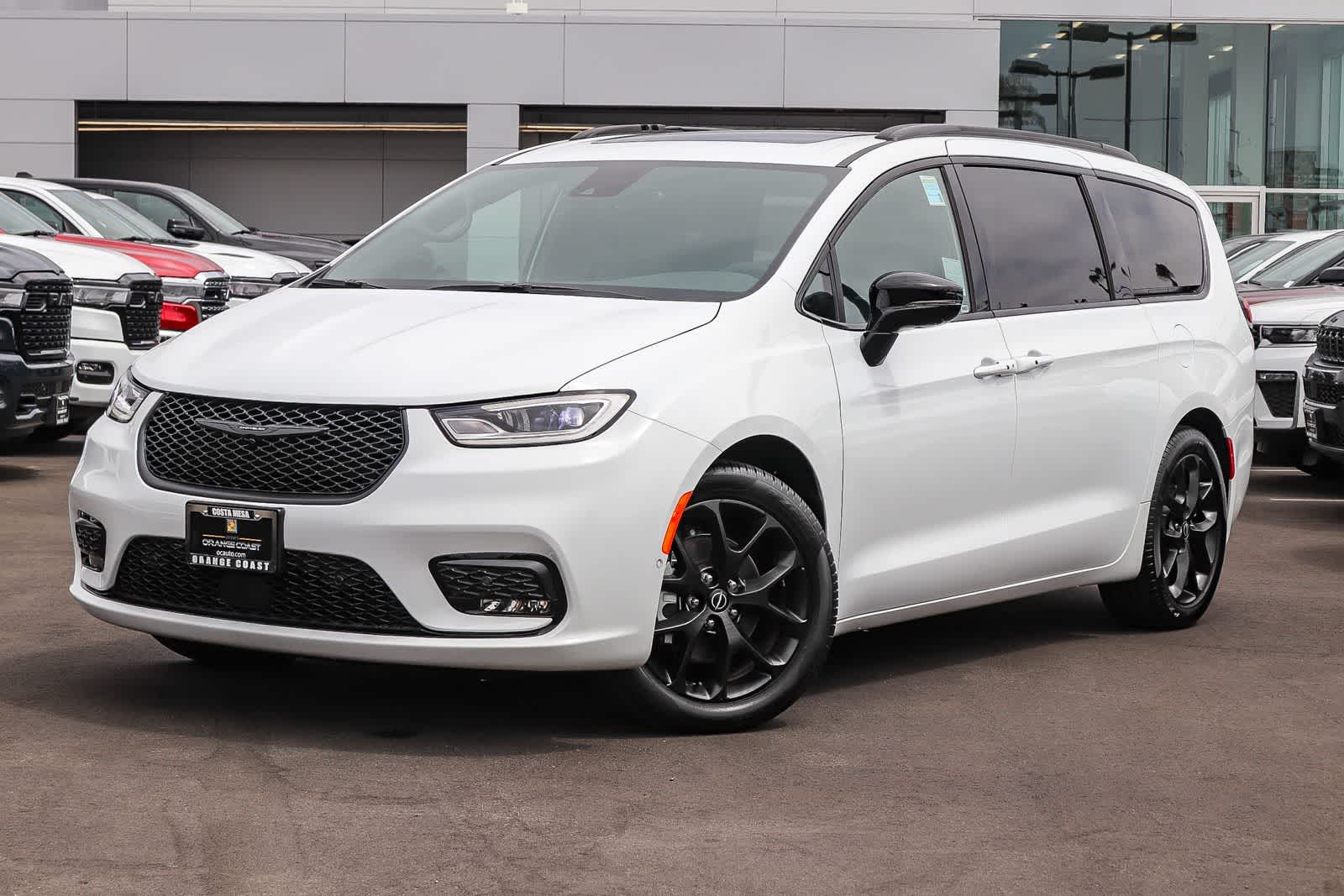 Thumbnail: 2026 Chrysler Pacifica - 1