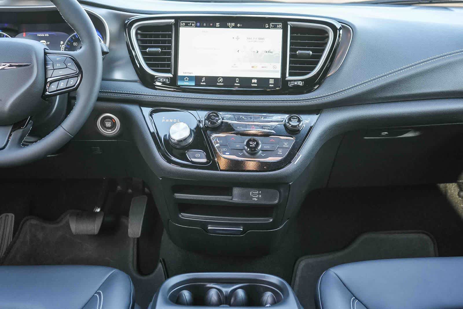 Thumbnail: 2026 Chrysler Pacifica - 15