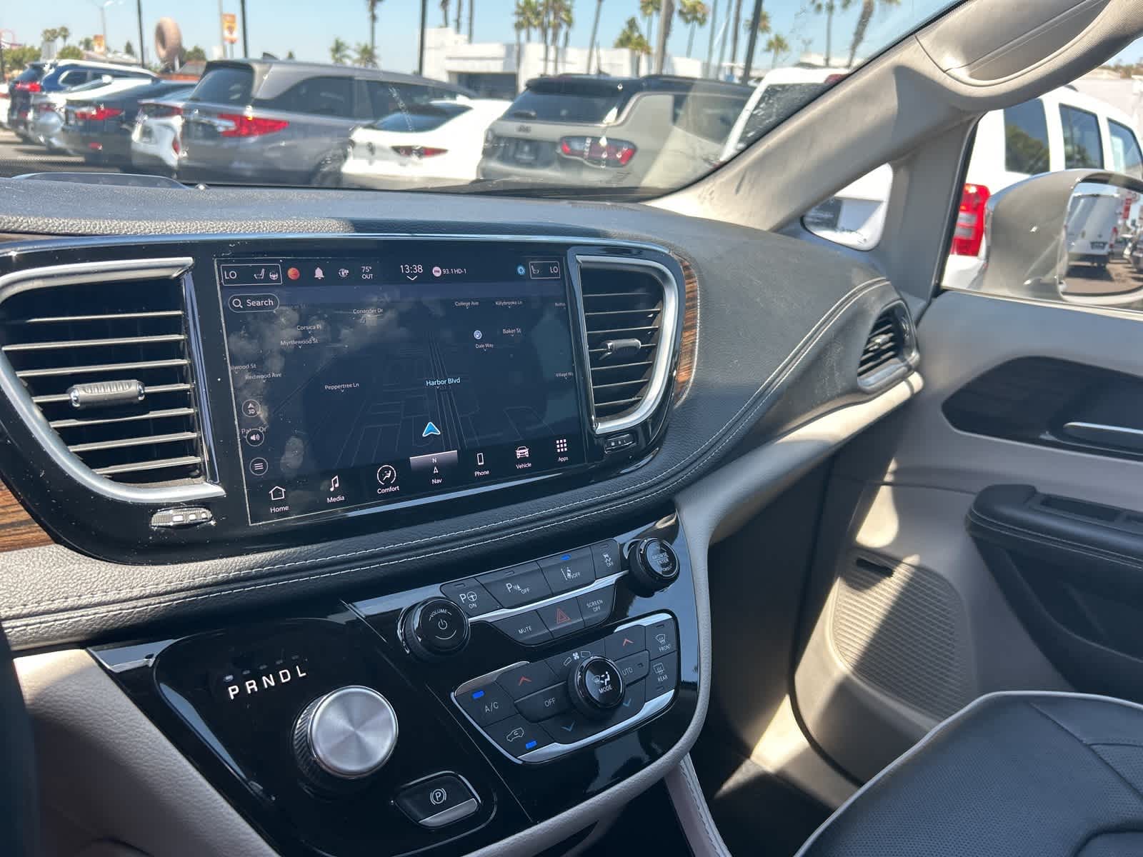 Thumbnail: 2022 Chrysler Pacifica - 34