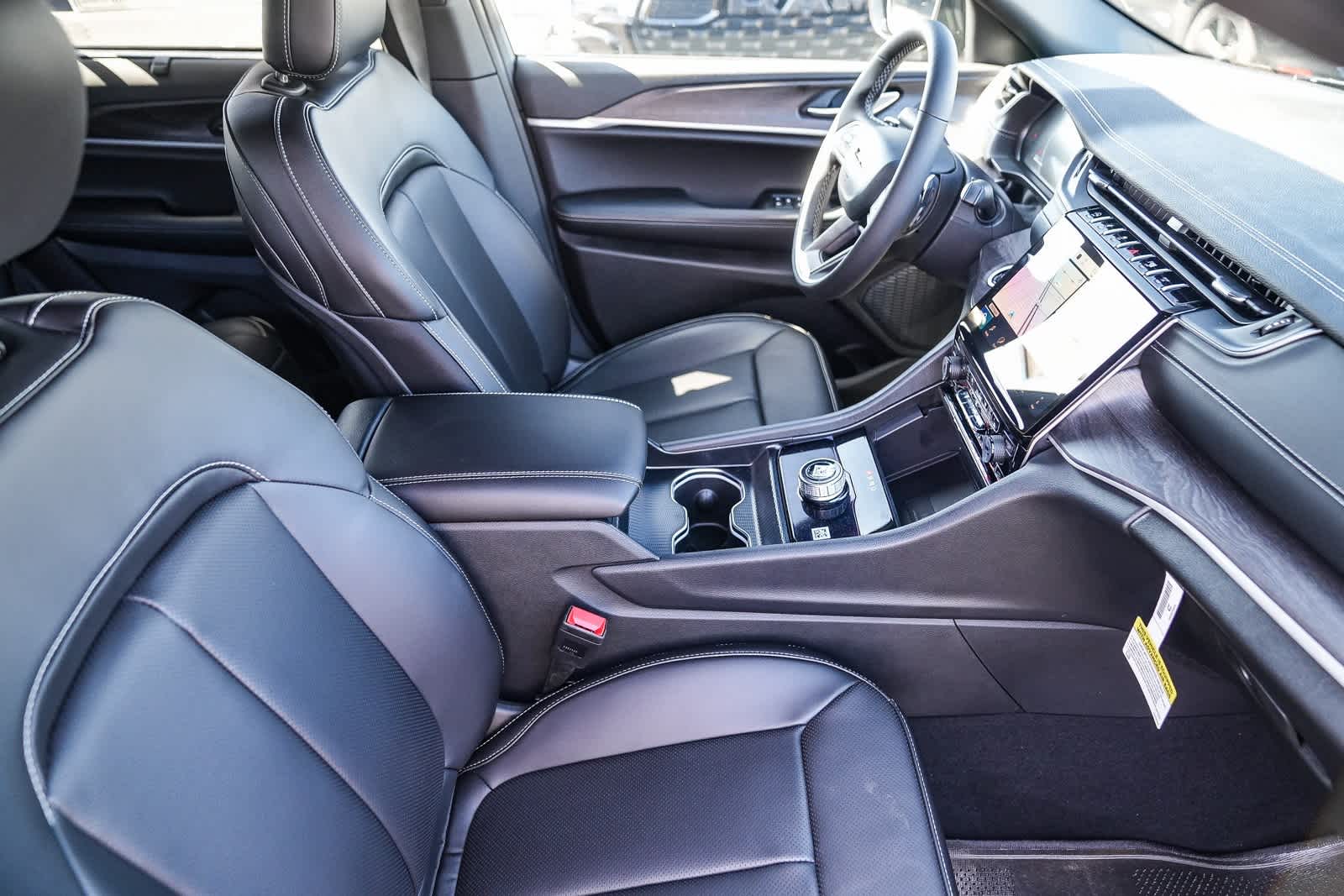 Thumbnail: 2025 Jeep Grand Cherokee - 17