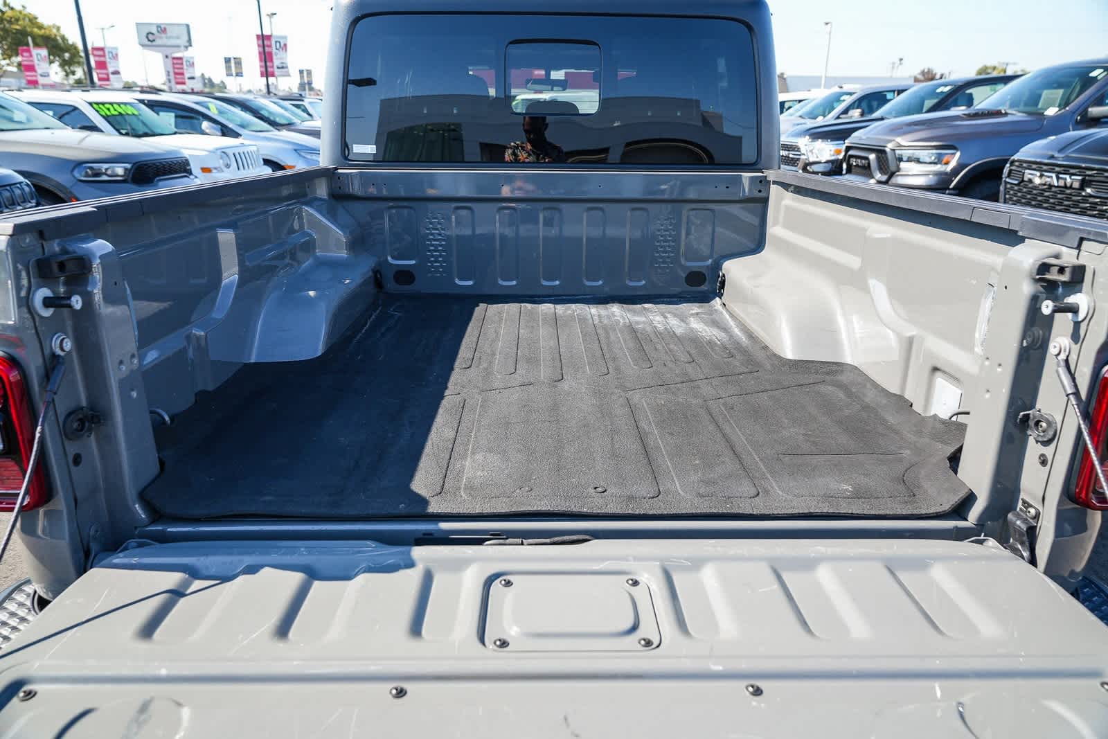 Thumbnail: 2021 Jeep Gladiator - 24