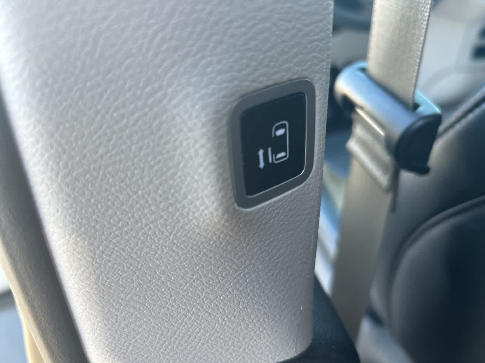 Thumbnail: 2024 Chrysler Pacifica - 25