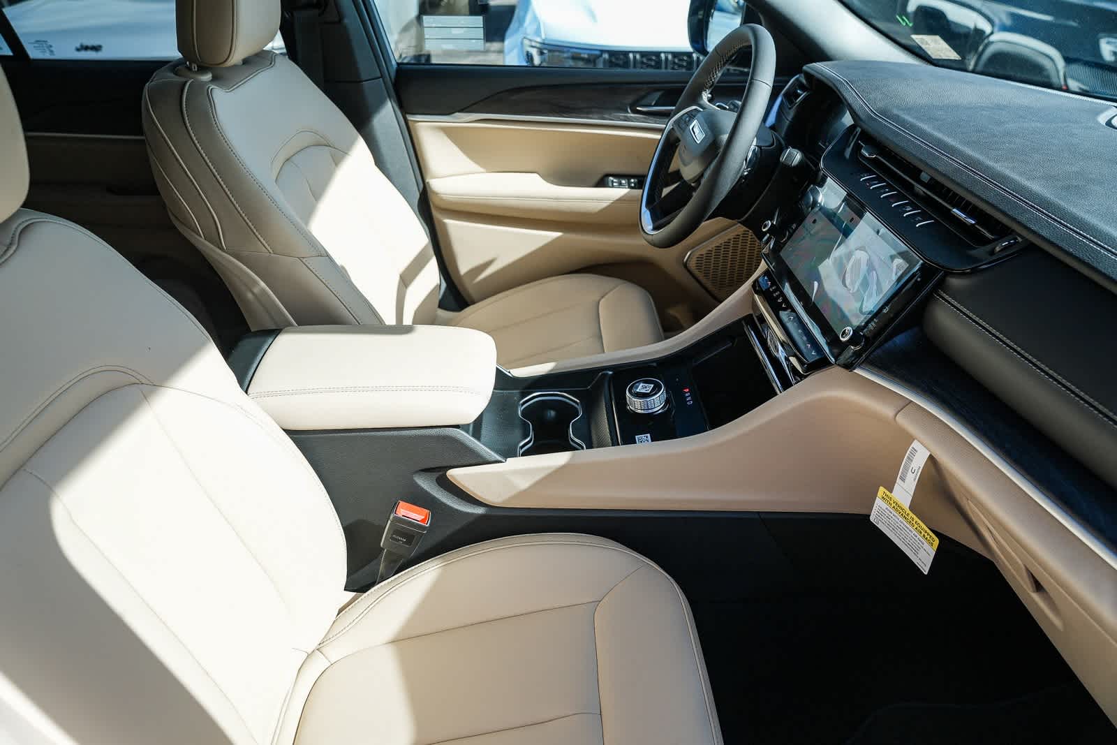 Thumbnail: 2026 Jeep Grand Cherokee - 16