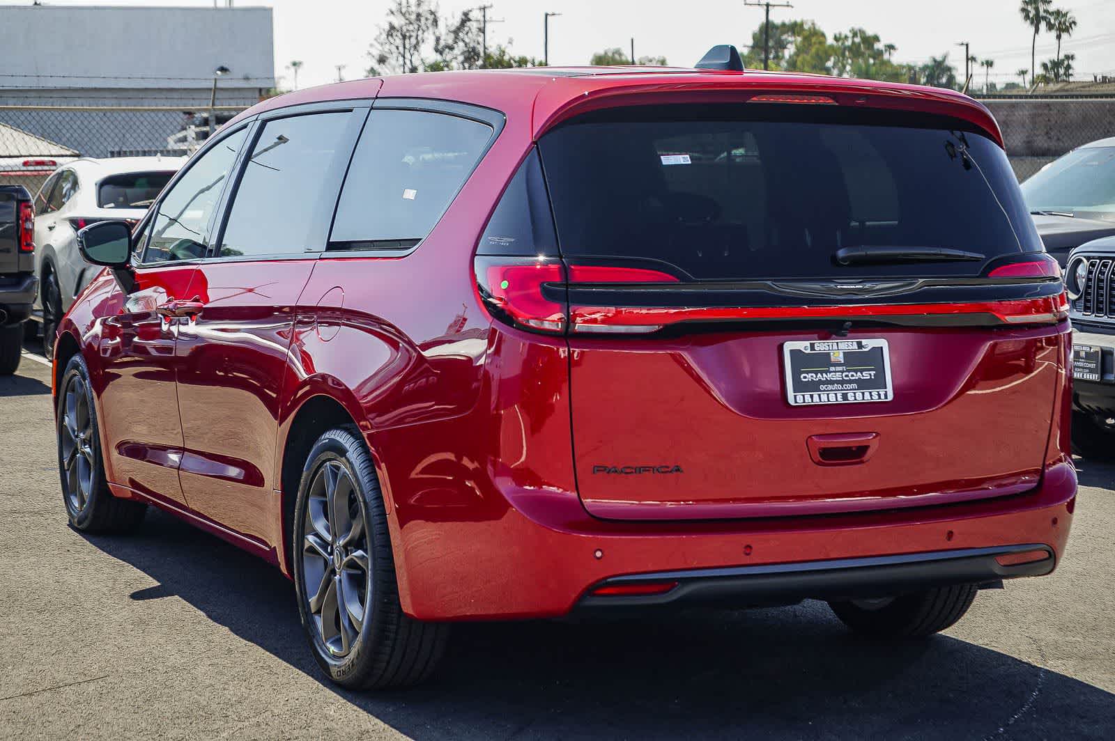 Thumbnail: 2026 Chrysler Pacifica - 6