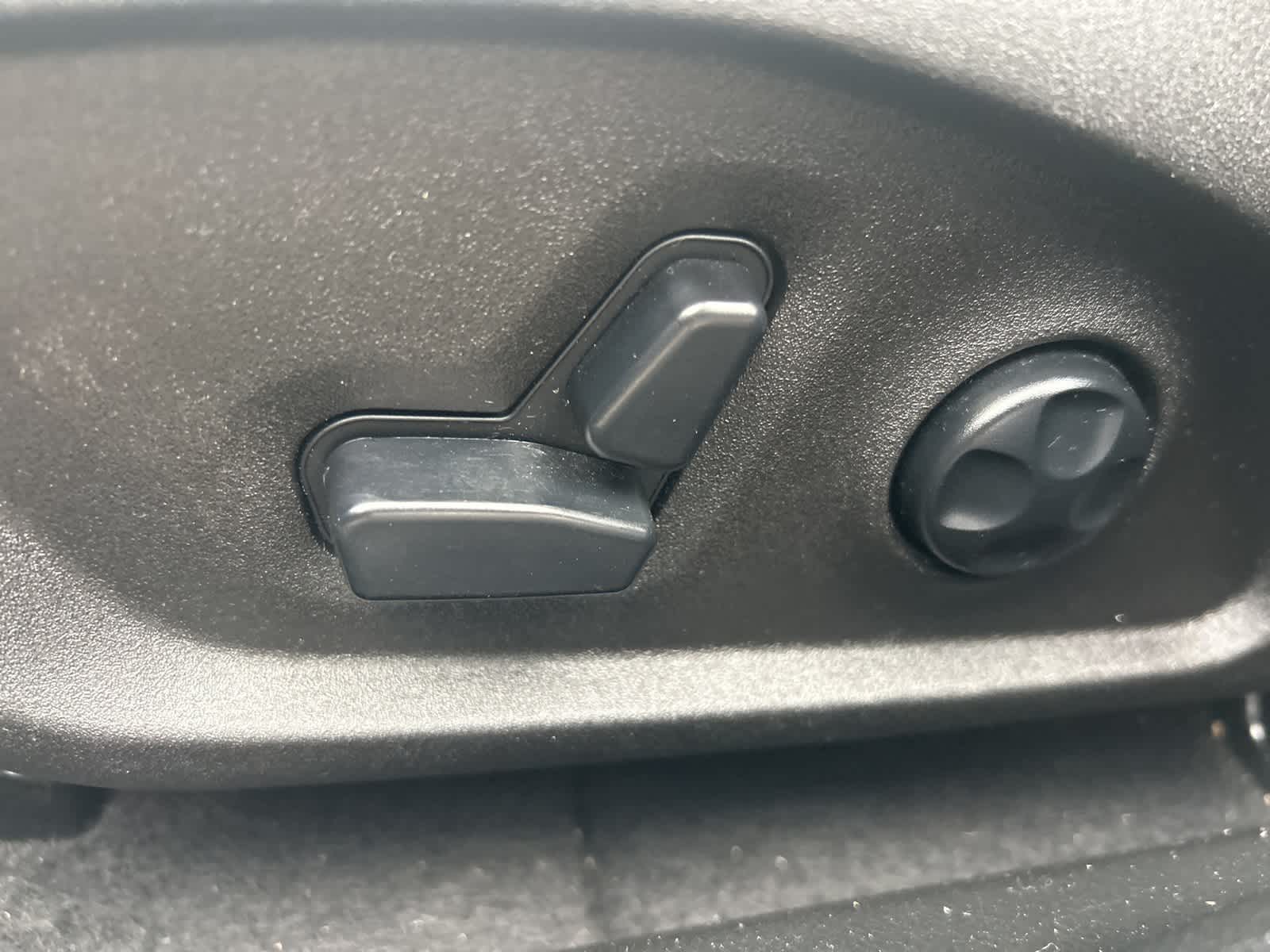 Thumbnail: 2018 Jeep Renegade - 22