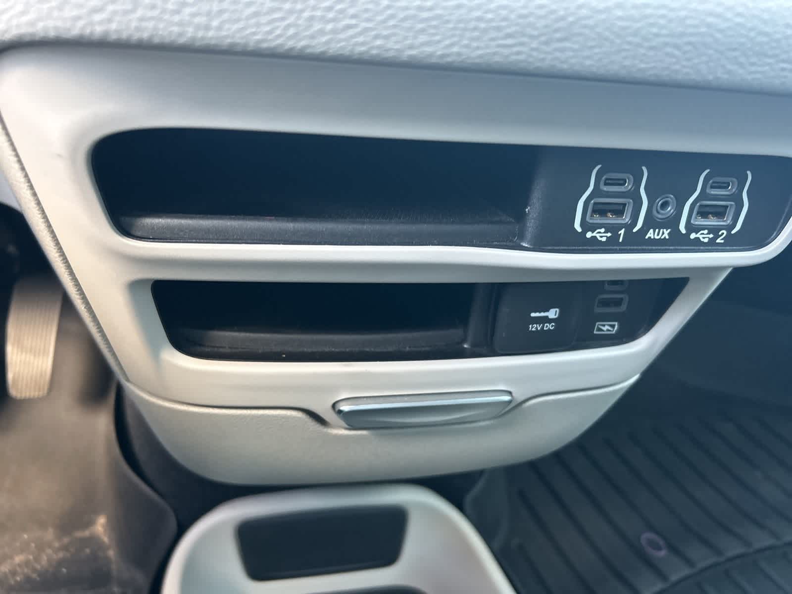 Thumbnail: 2022 Chrysler Pacifica - 41