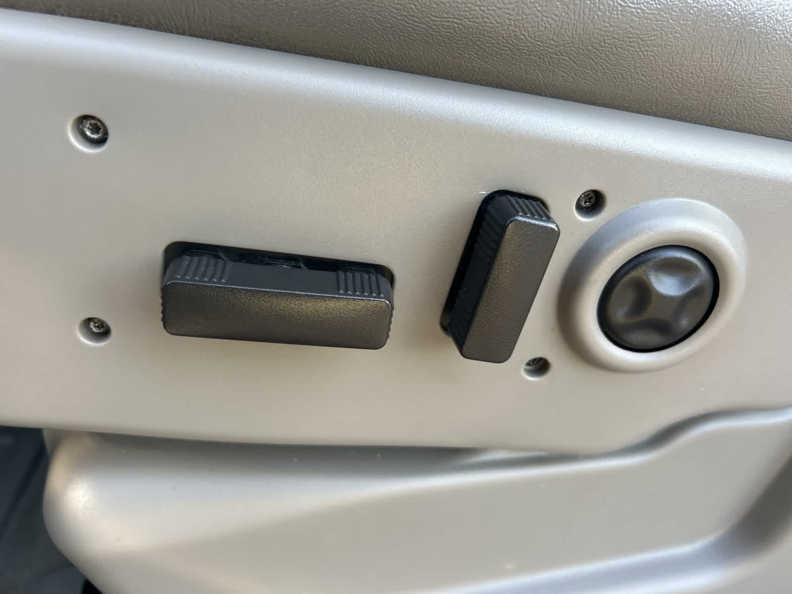 Thumbnail: 2005 Chevrolet Avalanche 1500 - 42