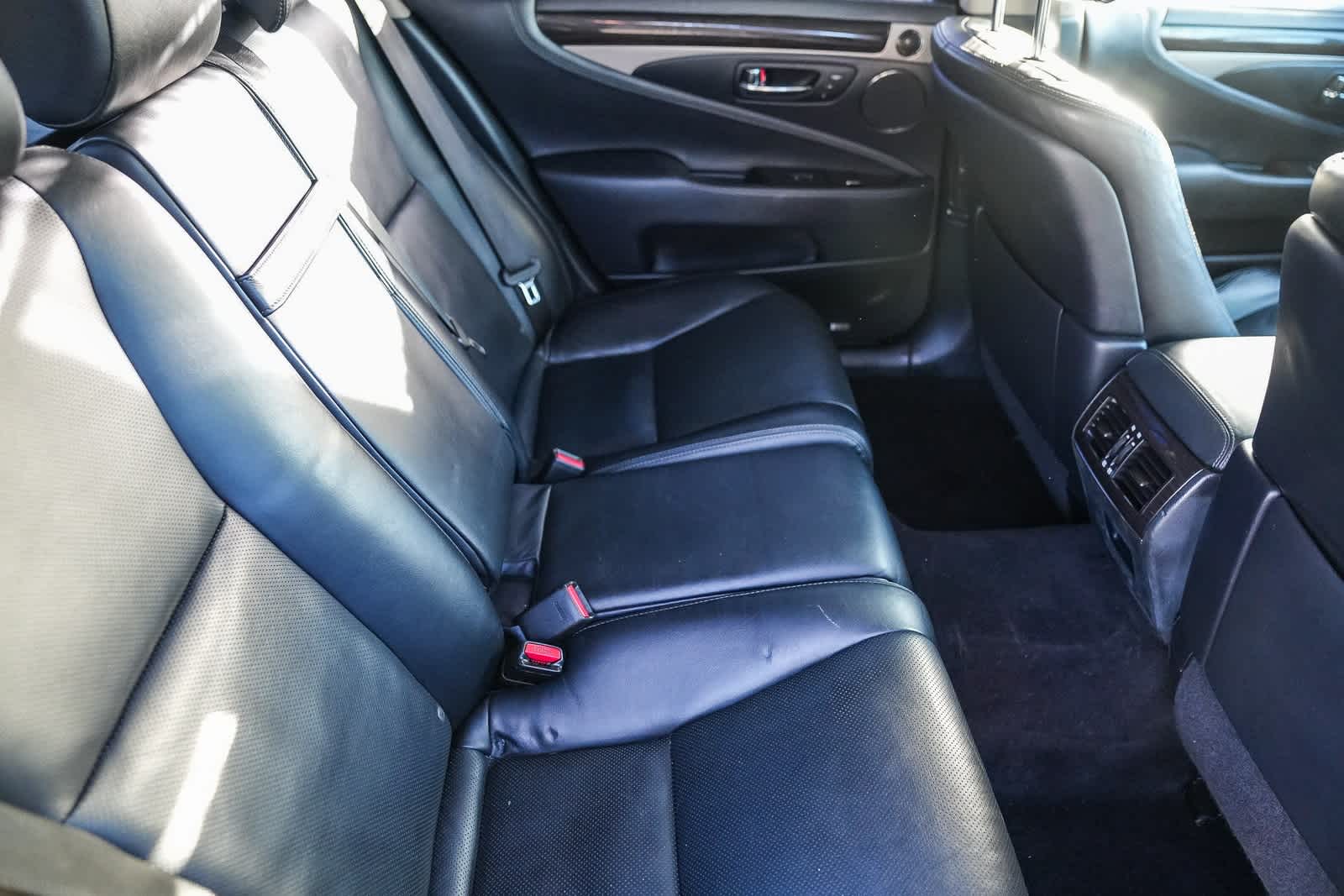 Thumbnail: 2013 Lexus LS - 16