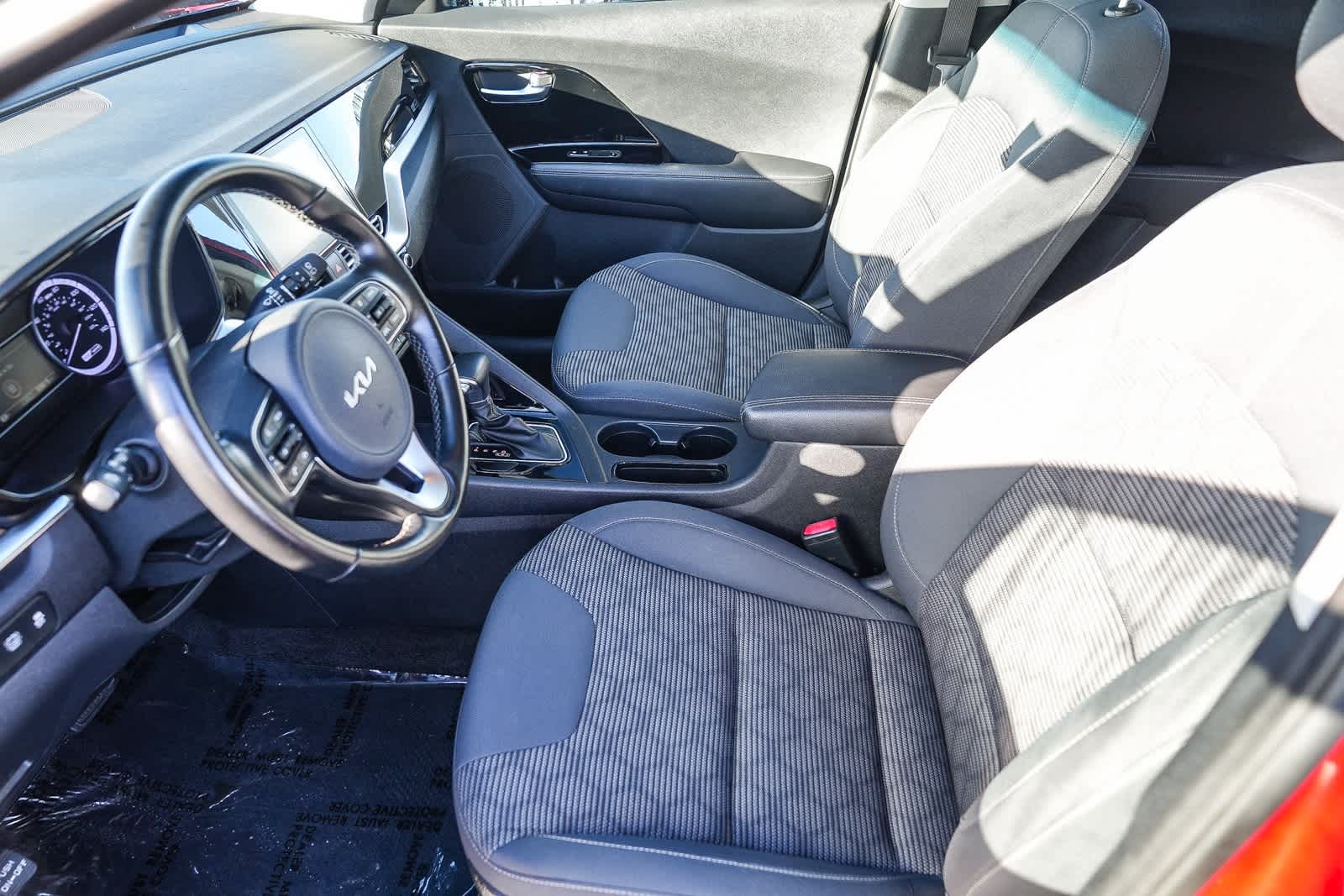 Thumbnail: 2022 Kia Niro - 16