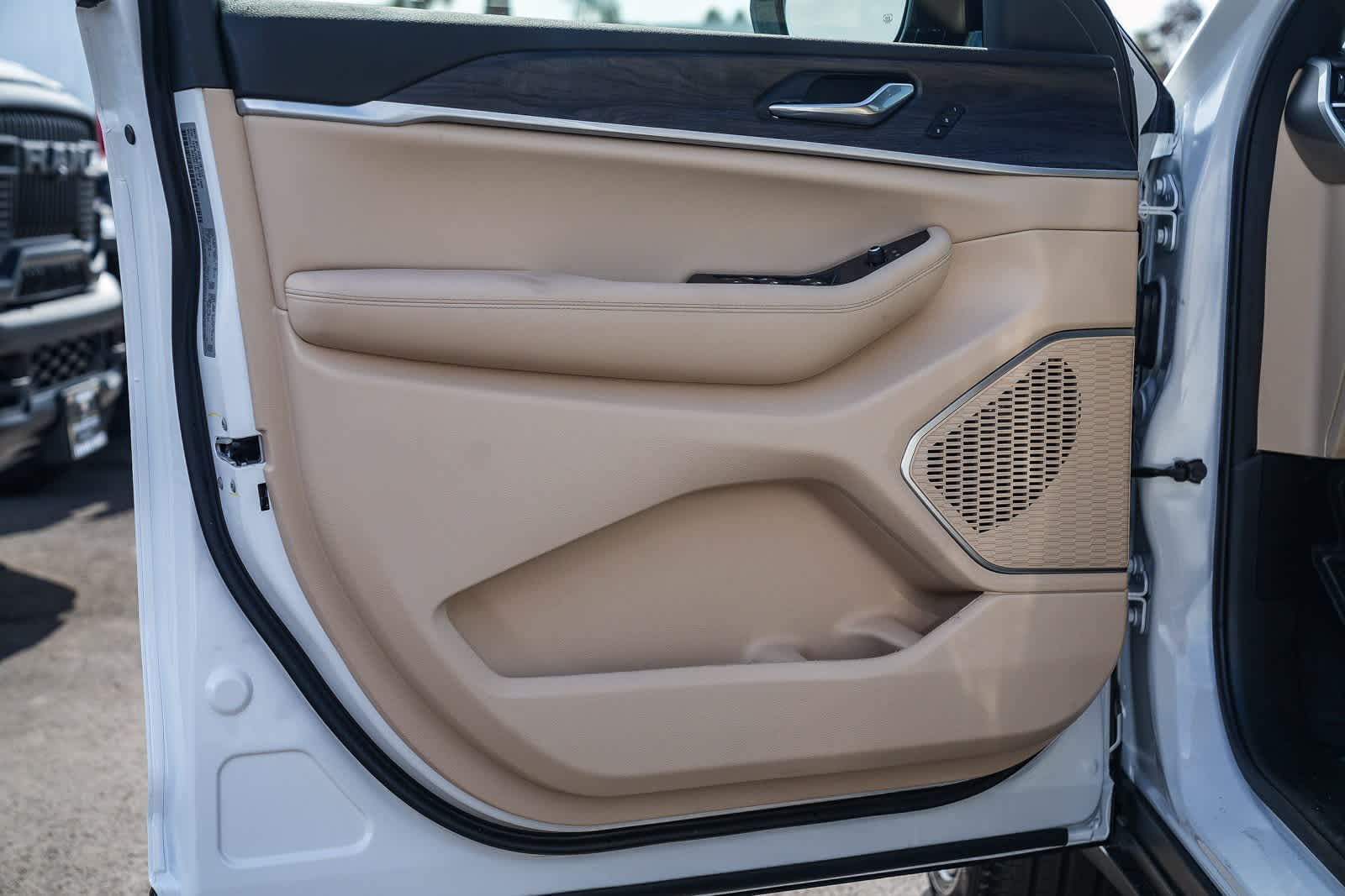 Thumbnail: 2025 Jeep Grand Cherokee - 21