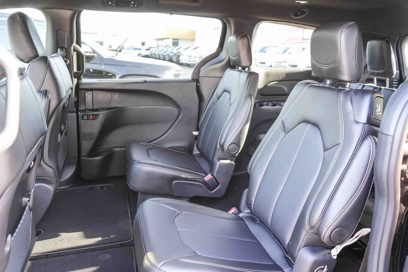 Thumbnail: 2026 Chrysler Pacifica - 20