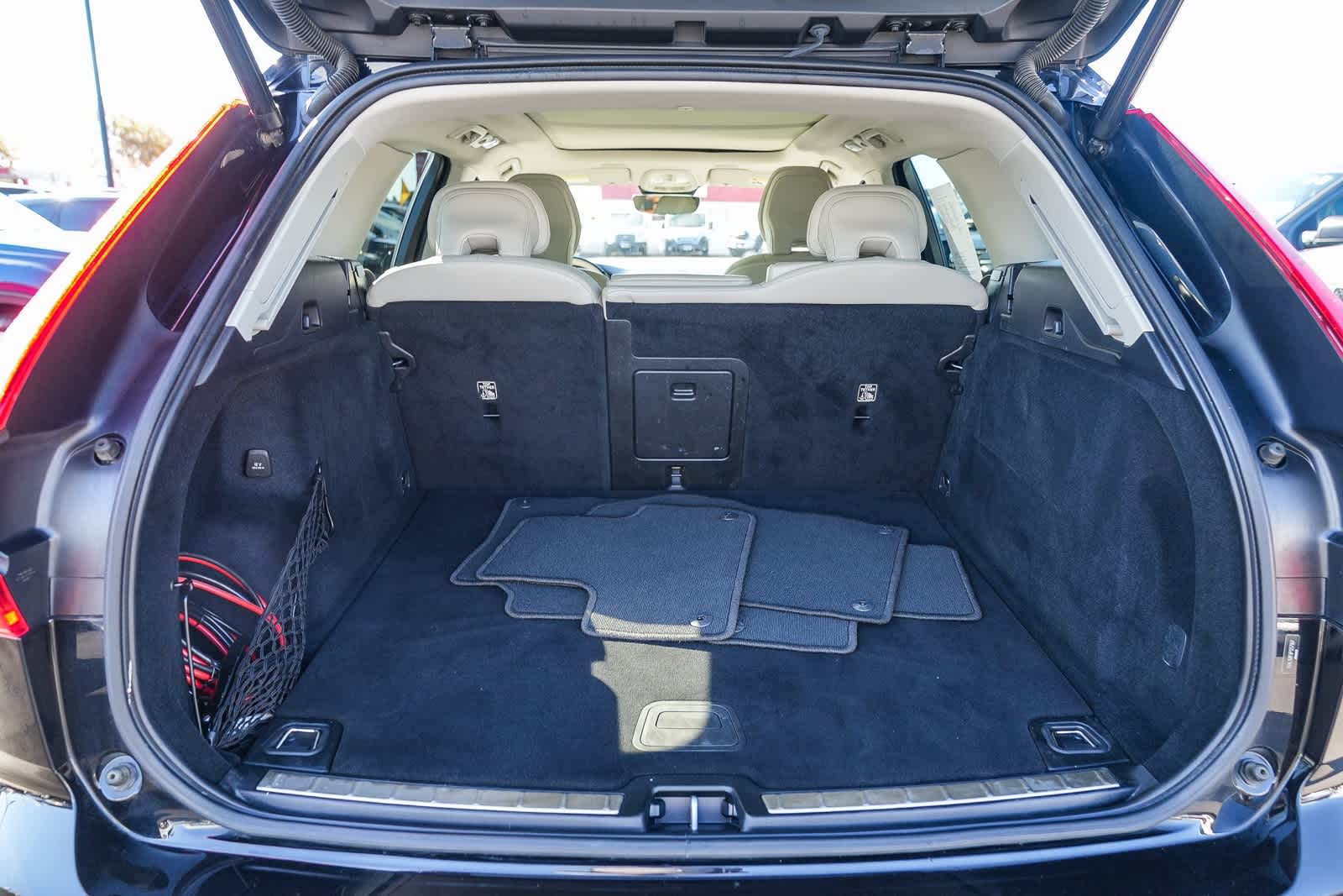 Thumbnail: 2023 Volvo XC60 - 24