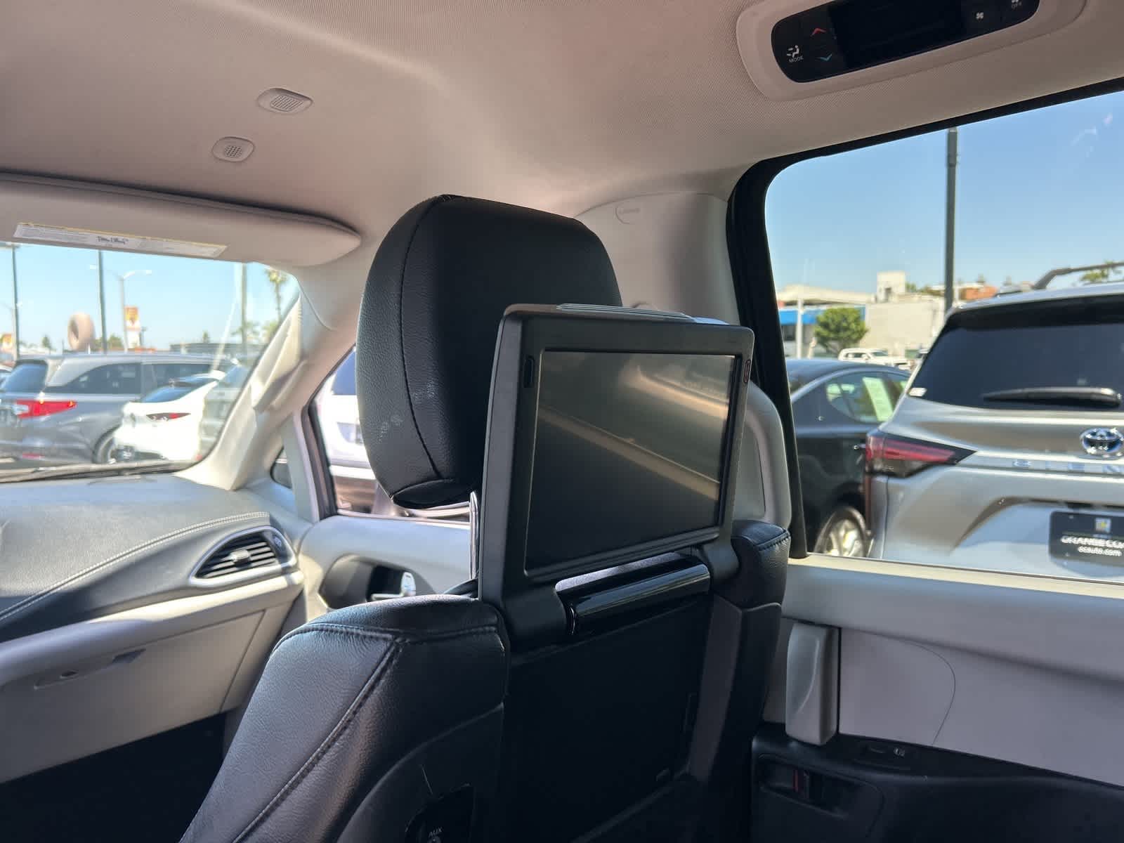 Thumbnail: 2022 Chrysler Pacifica - 20