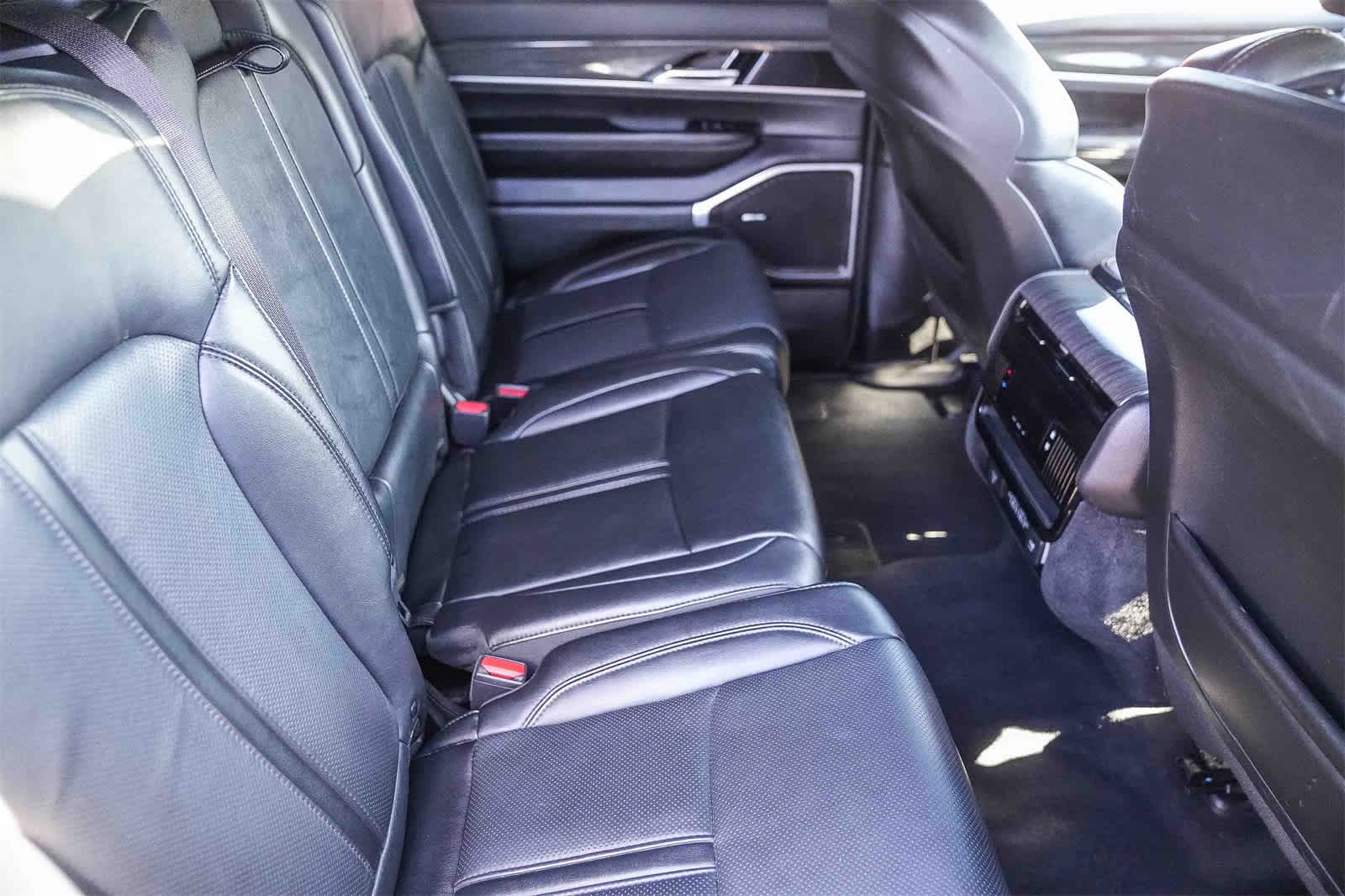 Thumbnail: 2022 Jeep Wagoneer - 15