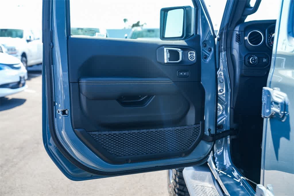 Thumbnail: 2025 Jeep Gladiator - 21