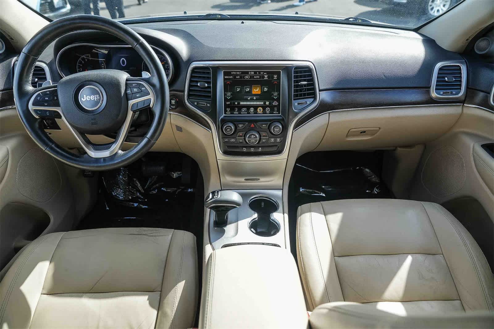 Thumbnail: 2015 Jeep Grand Cherokee - 11