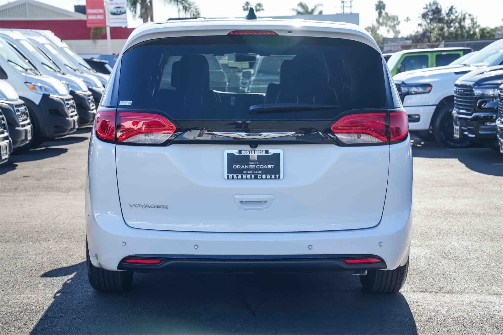 Thumbnail: 2026 Chrysler Voyager - 5