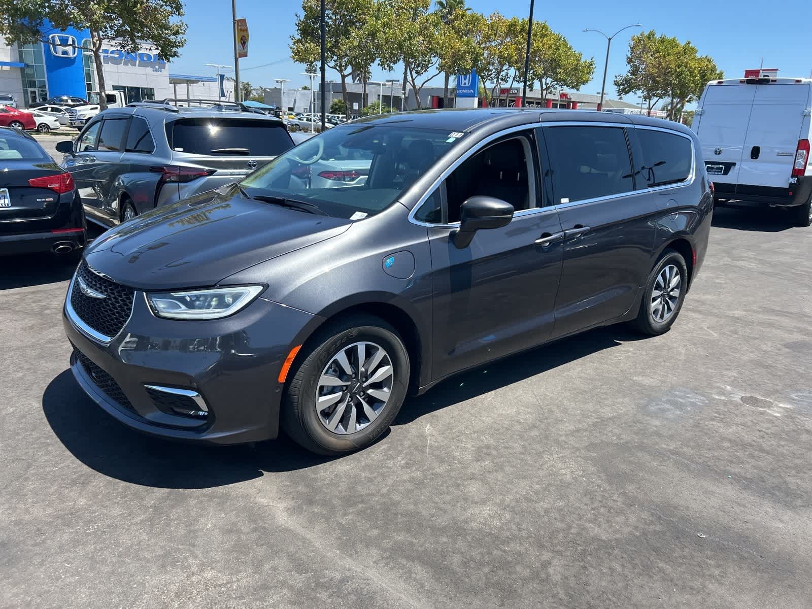 Thumbnail: 2022 Chrysler Pacifica - 2
