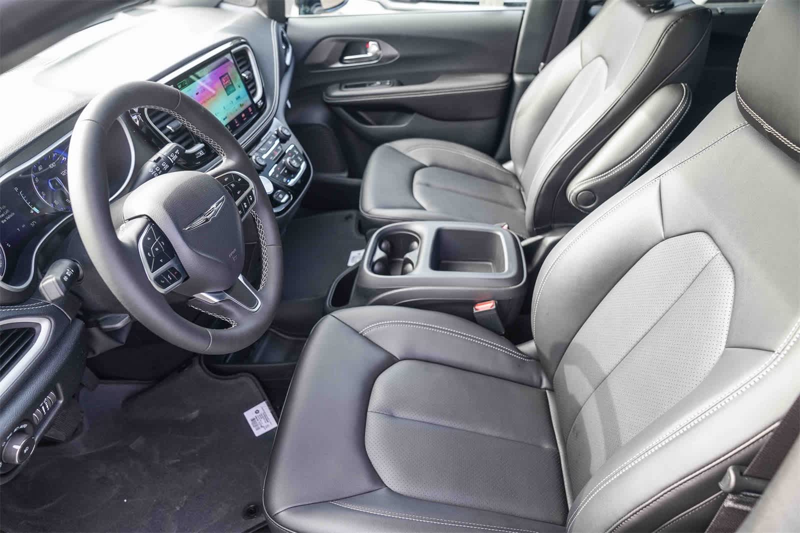 Thumbnail: 2026 Chrysler Pacifica - 19