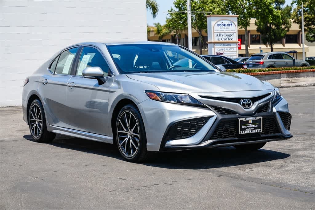 2023 Toyota Camry SE 3