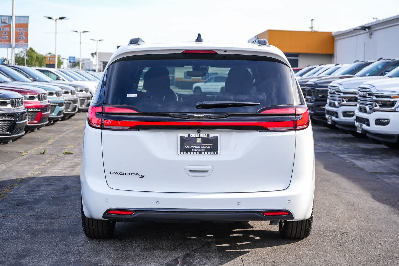 Thumbnail: 2026 Chrysler Pacifica - 7