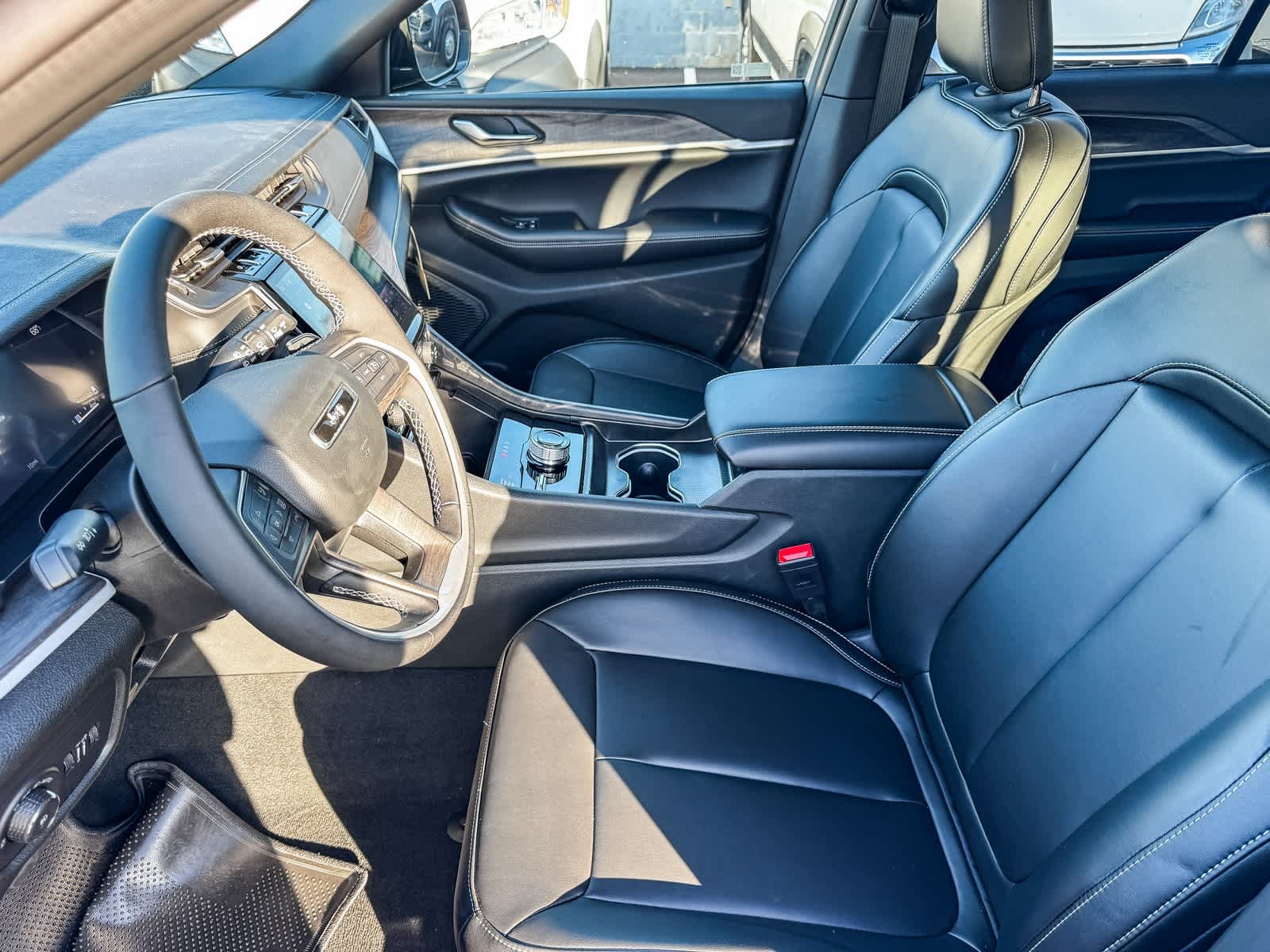 Thumbnail: 2025 Jeep Grand Cherokee - 18