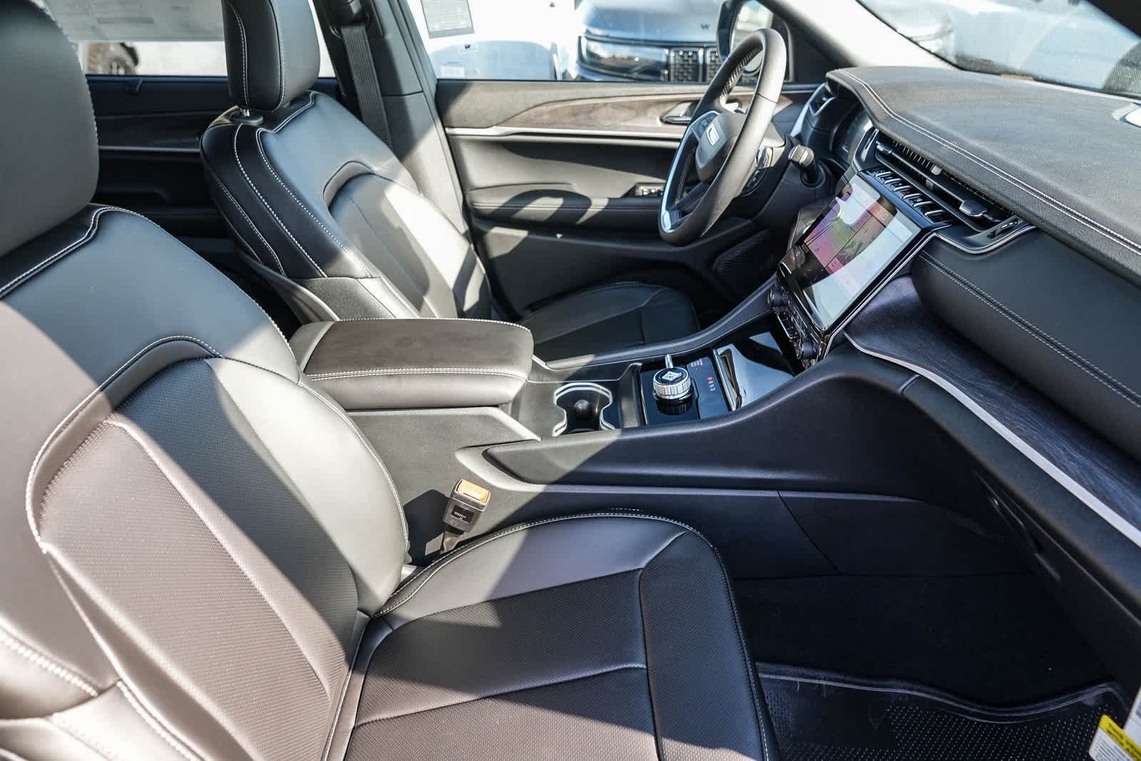 Thumbnail: 2025 Jeep Grand Cherokee L - 15