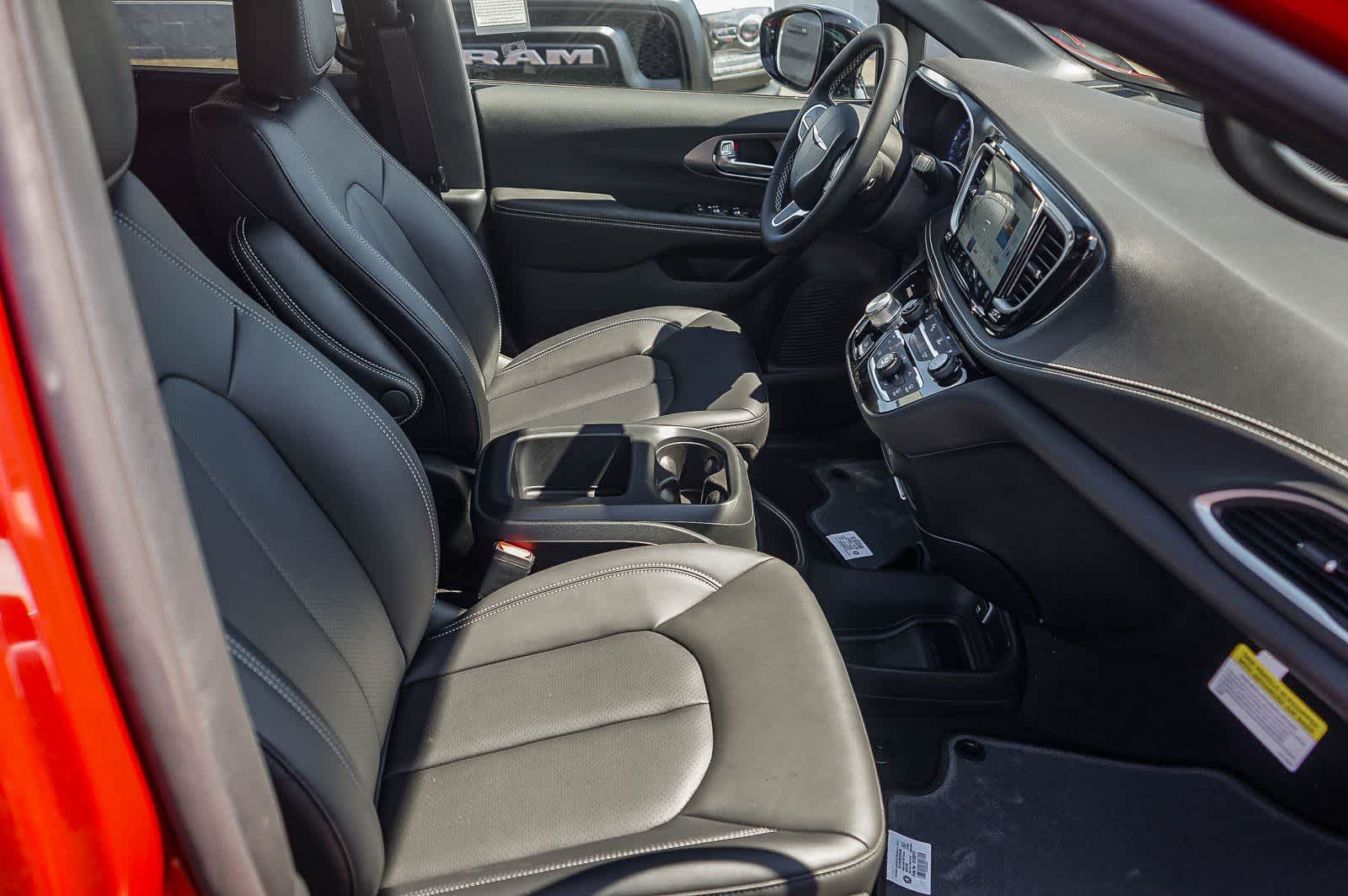 Thumbnail: 2026 Chrysler Pacifica - 17