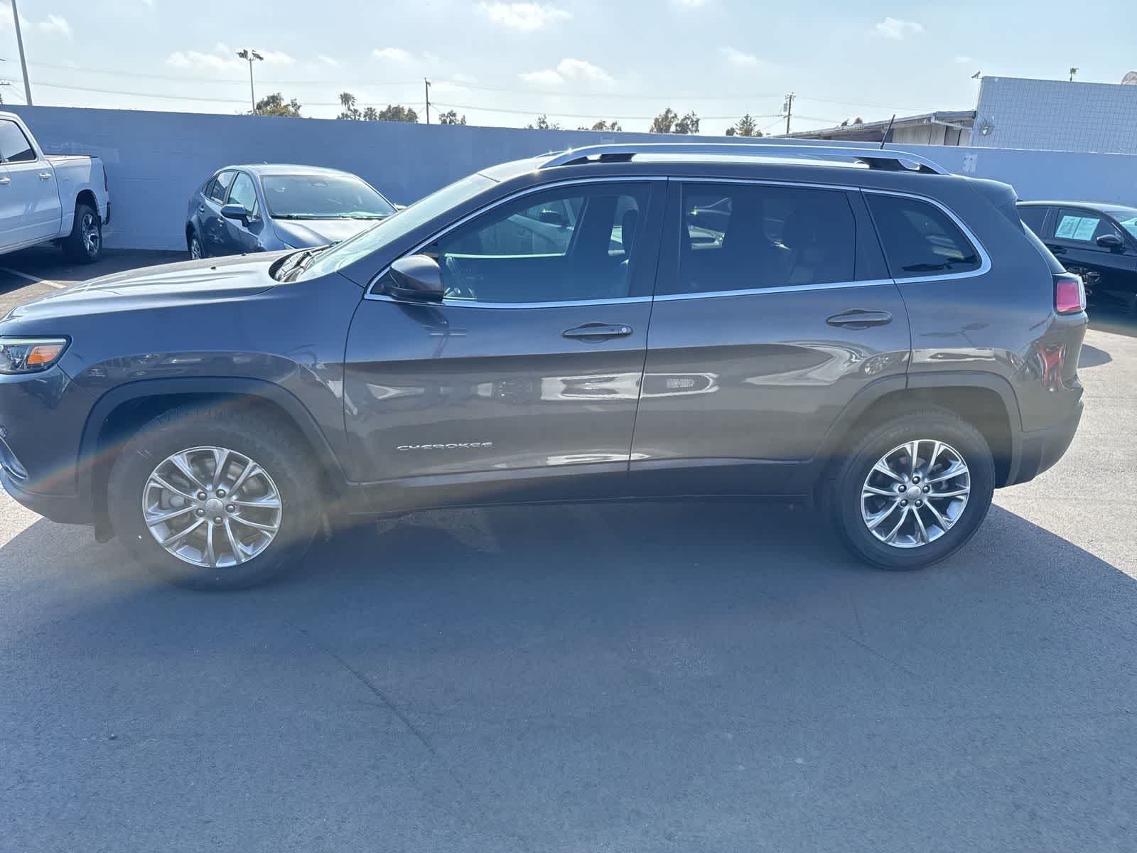 Thumbnail: 2019 Jeep Cherokee - 13