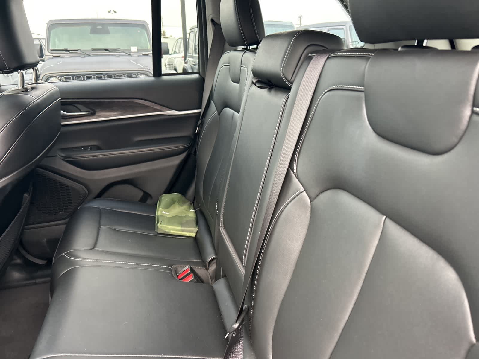 Thumbnail: 2023 Jeep Grand Cherokee - 40