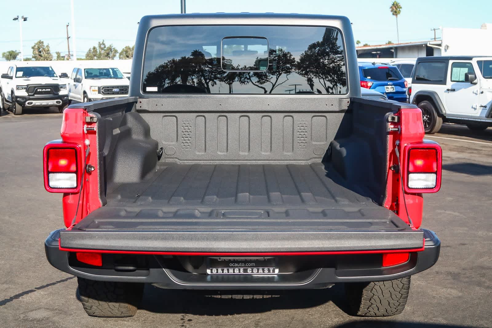 Thumbnail: 2022 Jeep Gladiator - 28