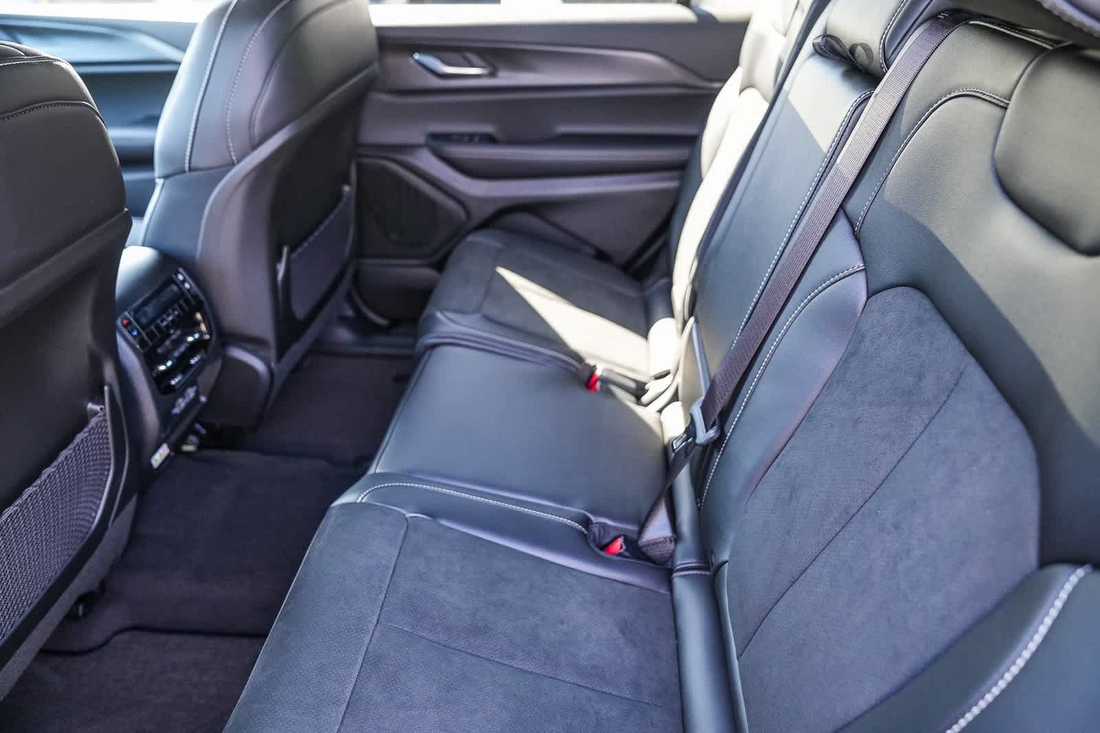 Thumbnail: 2025 Jeep Grand Cherokee L - 16