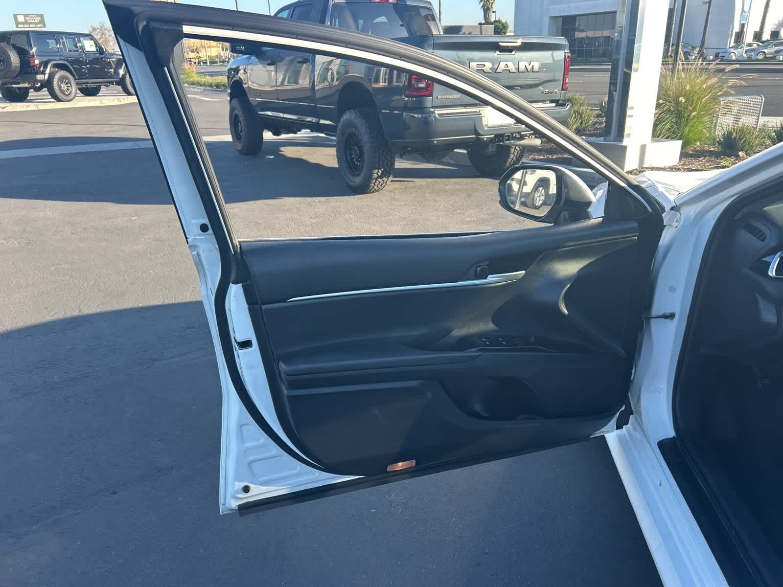 Thumbnail: 2018 Toyota Camry - 16