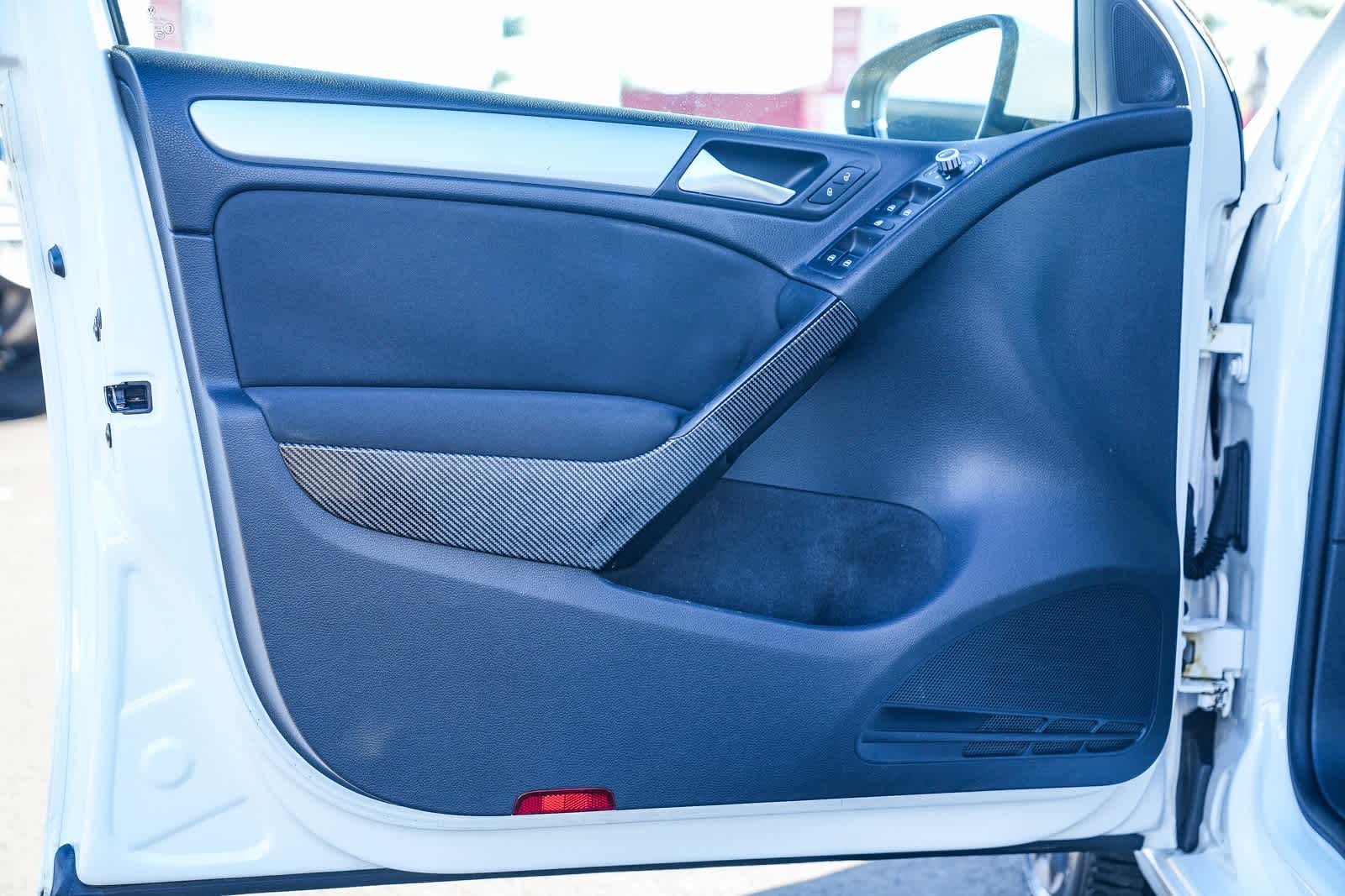 Thumbnail: 2014 Volkswagen Golf - 17