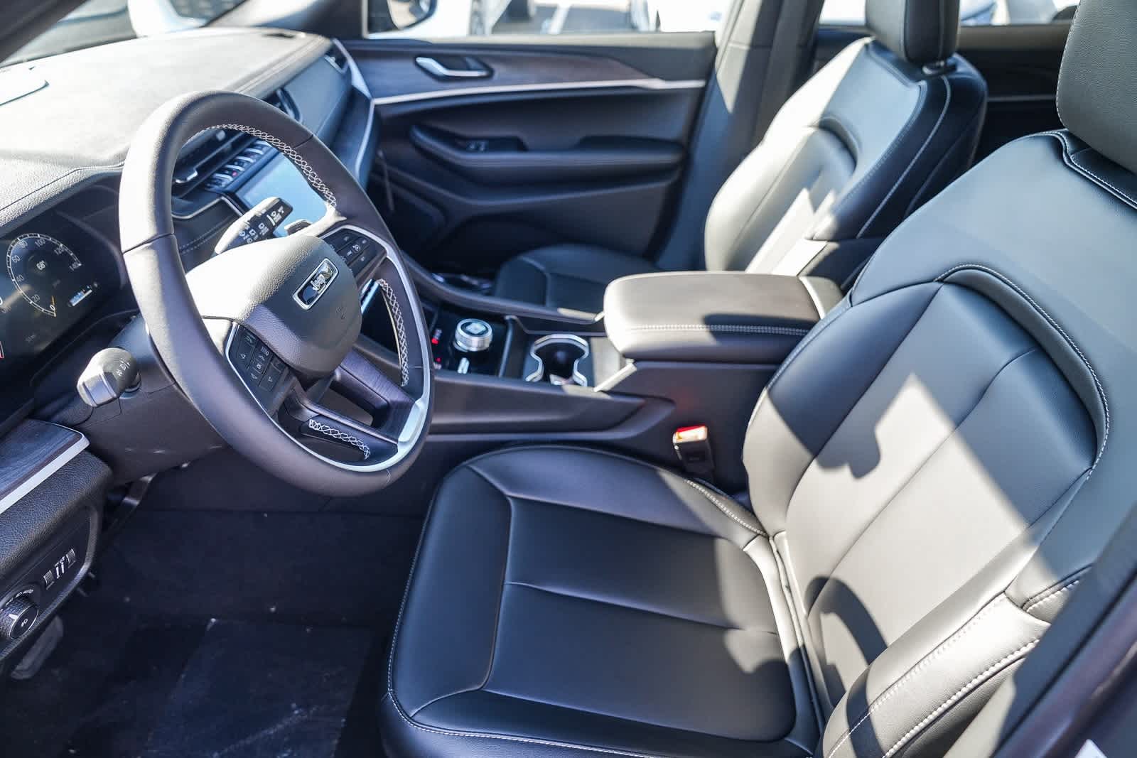 Thumbnail: 2025 Jeep Grand Cherokee - 19