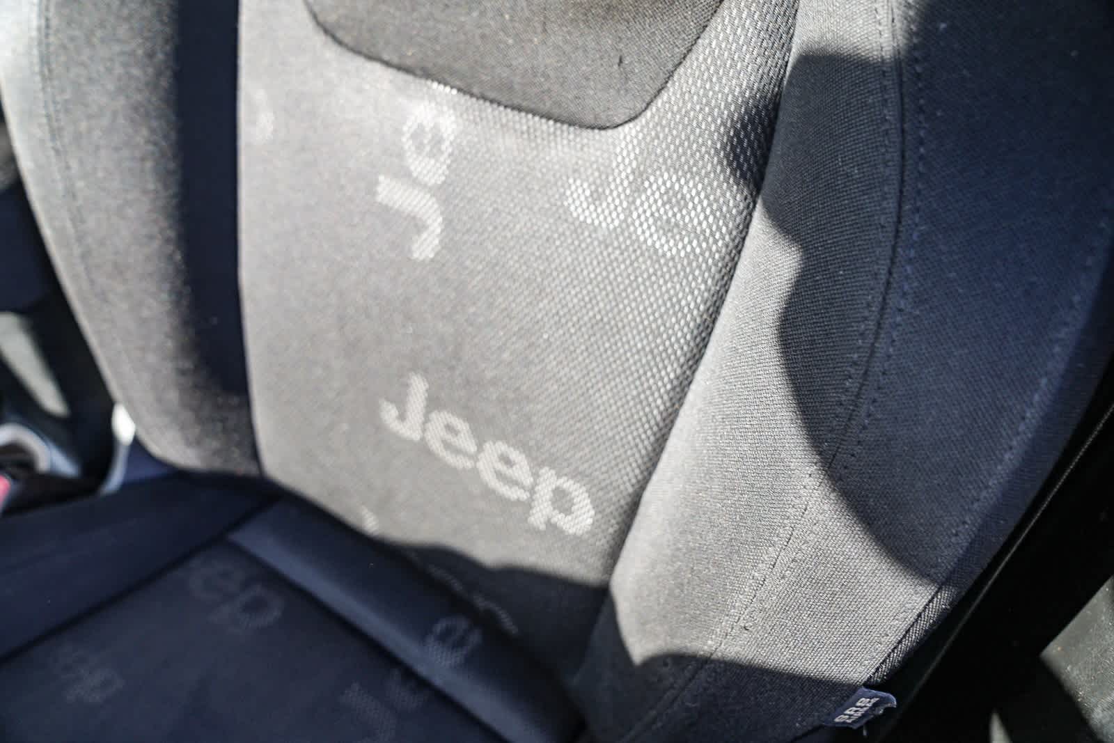 Thumbnail: 2015 Jeep Renegade - 23