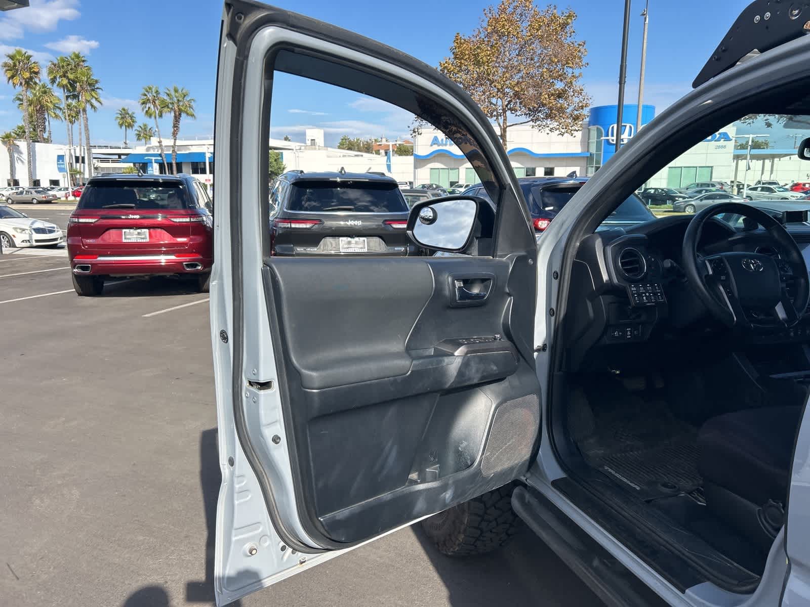 Thumbnail: 2018 Toyota Tacoma - 28
