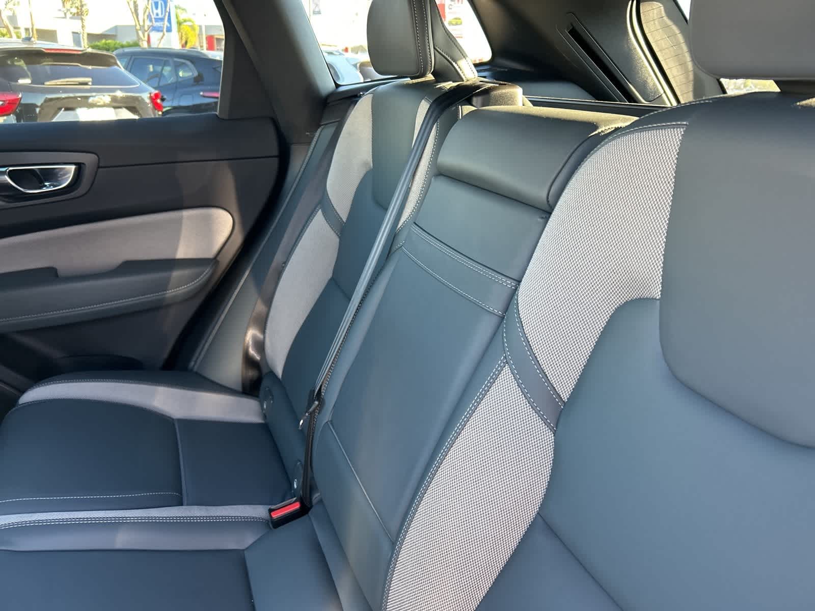 Thumbnail: 2022 Volvo XC60 - 26