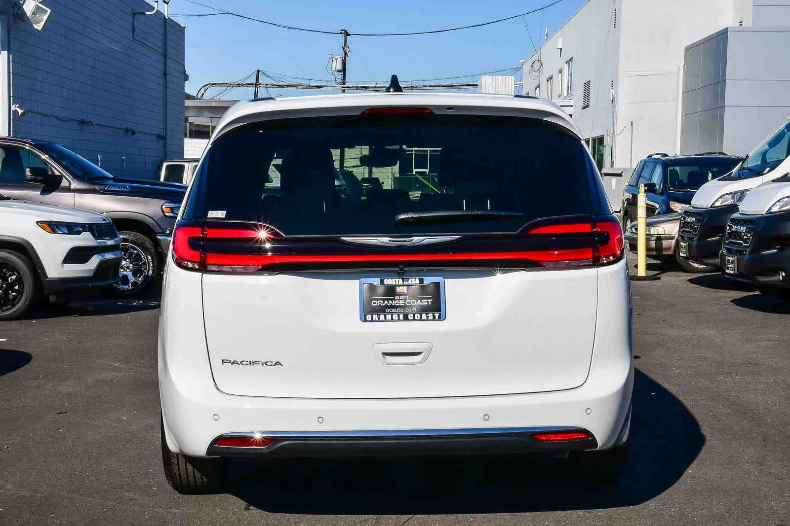 Thumbnail: 2026 Chrysler Pacifica - 5