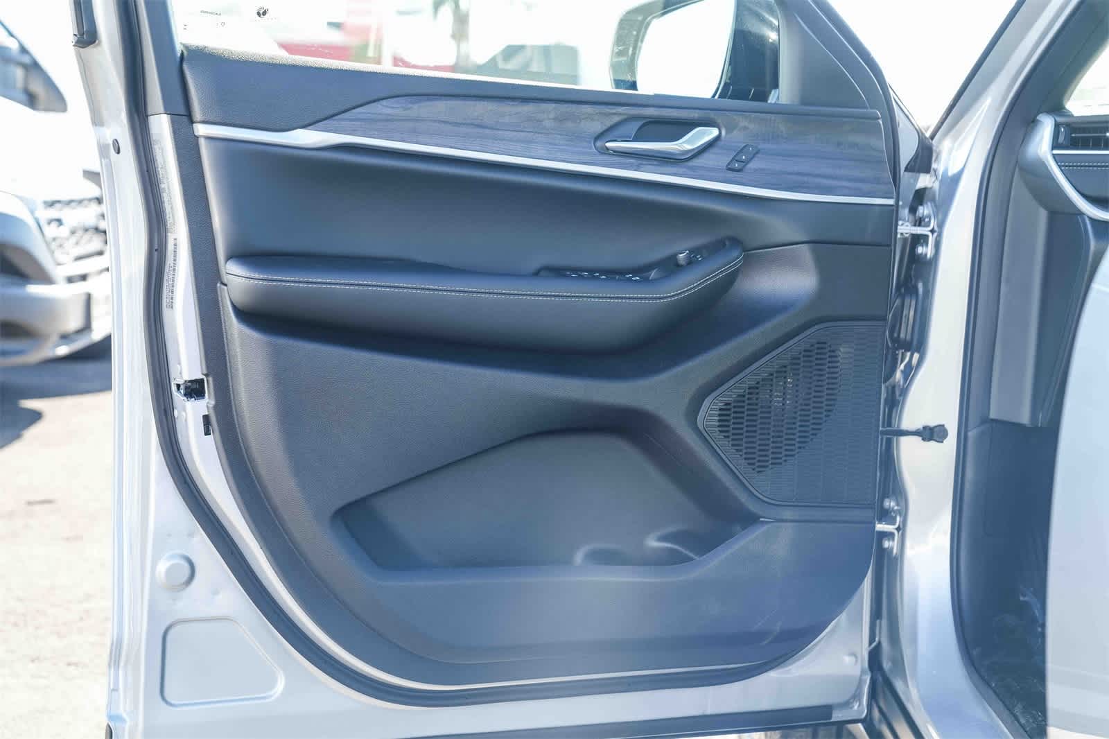 Thumbnail: 2025 Jeep Grand Cherokee - 21