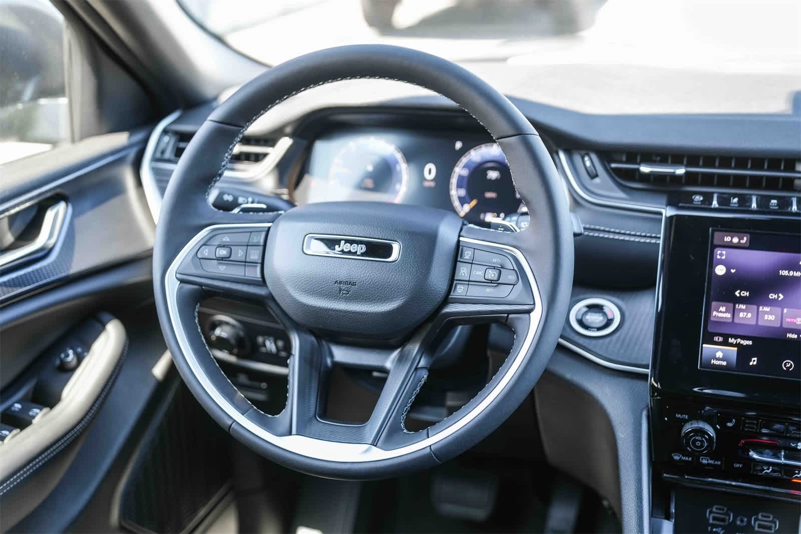 Thumbnail: 2025 Jeep Grand Cherokee - 16