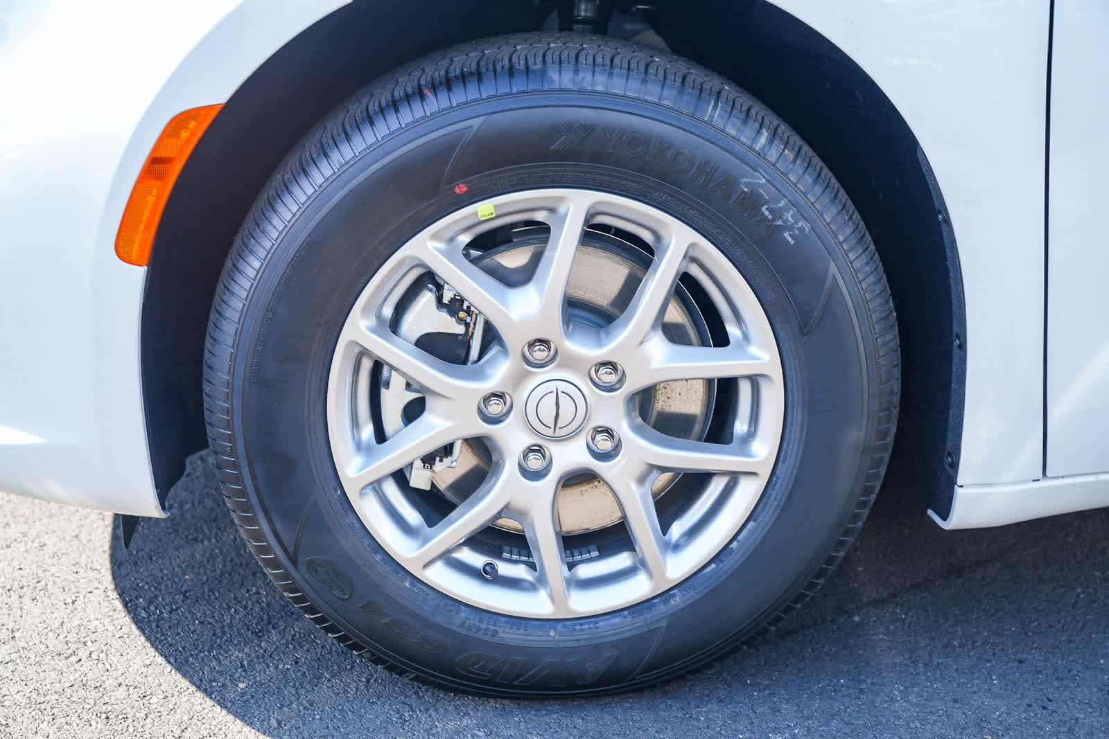 Thumbnail: 2026 Chrysler Pacifica - 9