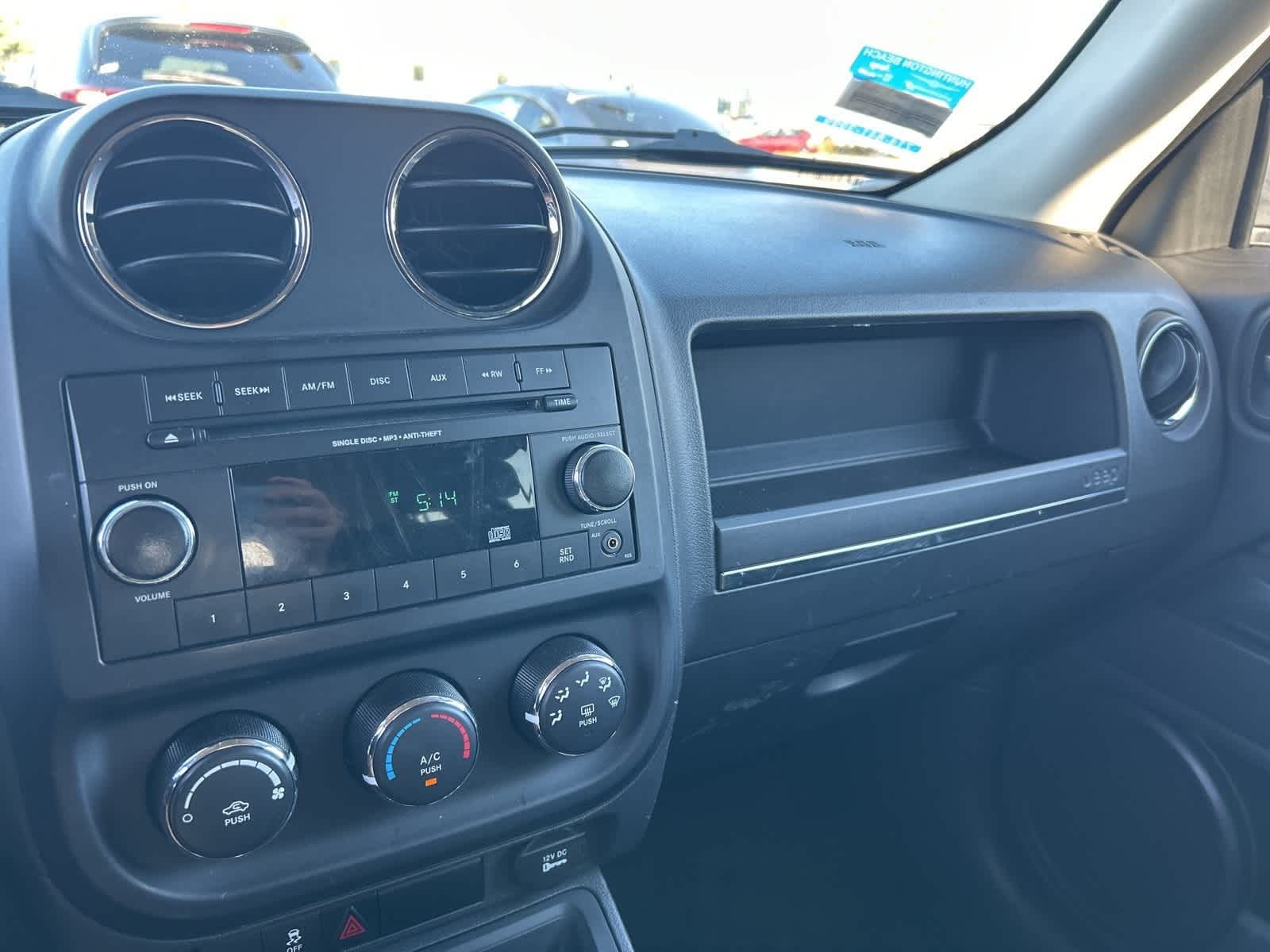 Thumbnail: 2015 Jeep Patriot - 25