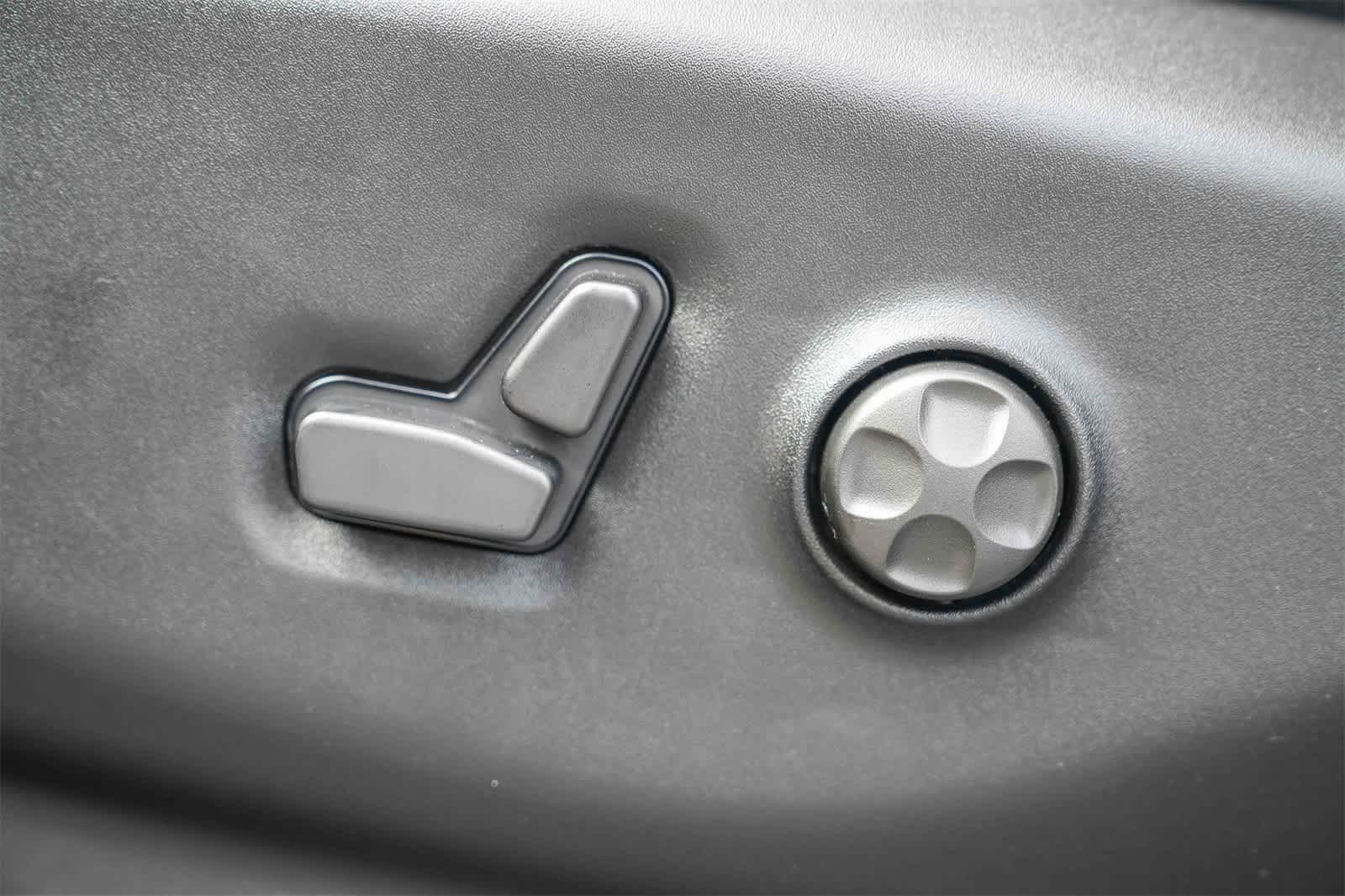 Thumbnail: 2026 Chrysler Pacifica - 22