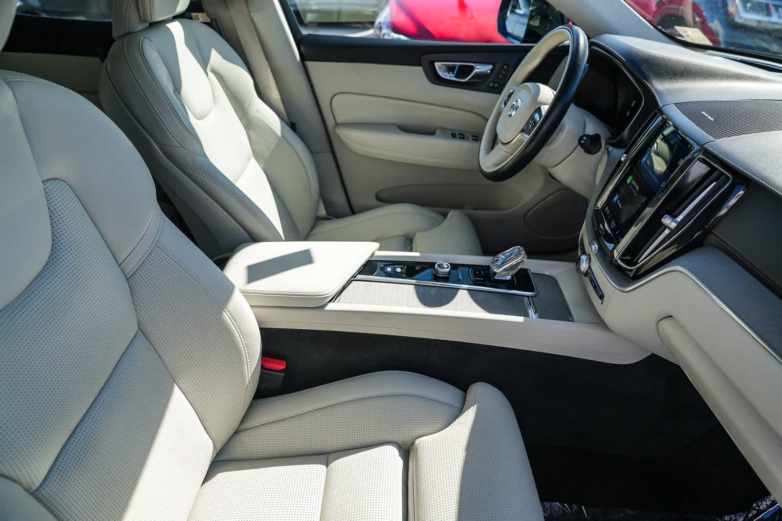 Thumbnail: 2023 Volvo XC60 - 15