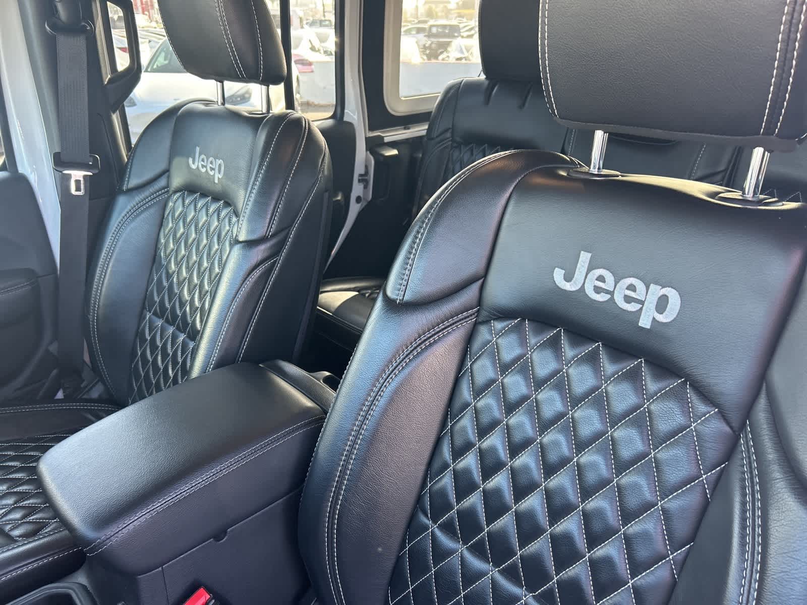 Thumbnail: 2022 Jeep Wrangler - 32