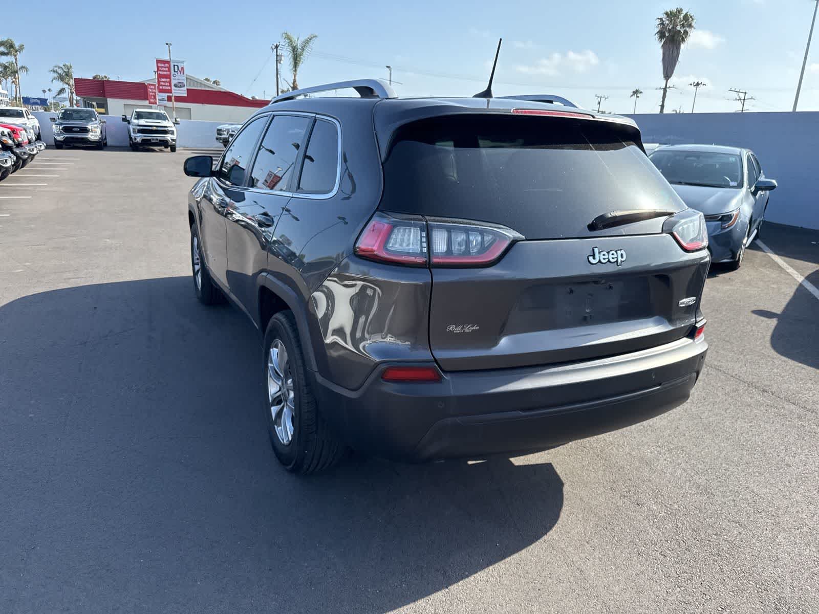 Thumbnail: 2019 Jeep Cherokee - 17