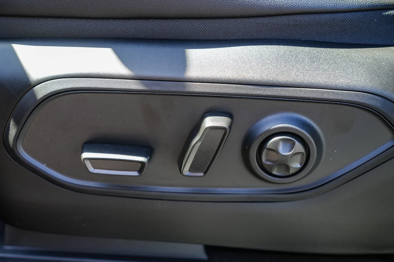 Thumbnail: 2025 Jeep Grand Cherokee L - 22