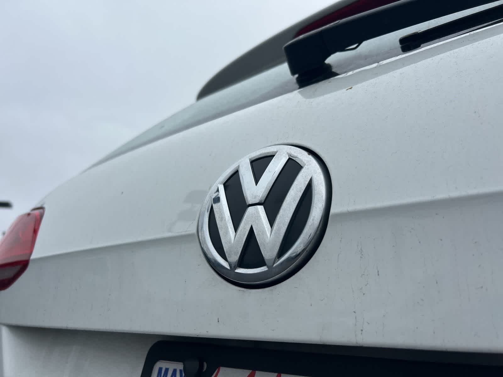 Thumbnail: 2016 Volkswagen e-Golf - 19