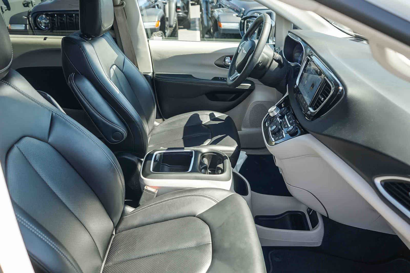 Thumbnail: 2024 Chrysler Pacifica - 14